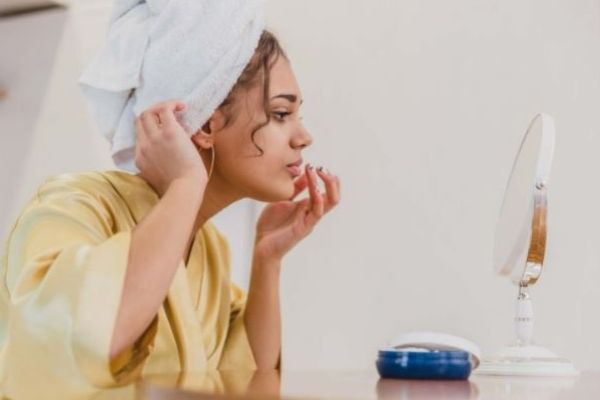 What Should You Apply on Your Face in the Morning?